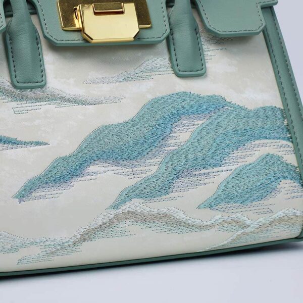 02_刺繍_レザー_エレガント_クロスボディ_ハンドバッグ_雲_山_P120659-1 02_Embroidery_Leather_Elegant_Crossbody_Handbag_Cloud_Mountain_P120659-1