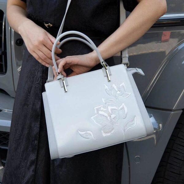 16_刺繍_レザー_マグノリア_レディース_クロスボディ_トートバッグ_-_中文 16_Embroidery_Leather_Magnolia_Women_s_Crossbody_Tote_Bag_-_SinoCultural