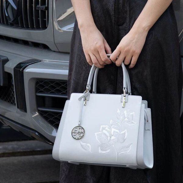 18_刺繍_レザー_マグノリア_レディース_クロスボディ_トートバッグ_中文 18_Embroidery_Leather_Magnolia_Women_s_Crossbody_Tote_Bag_-_SinoCultural