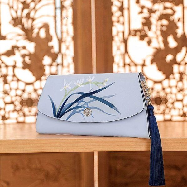 刺繍_レザー_ハンドヘルド_クラッチバッグ_ブルー_オーキッド_-_中文2473597 Embroidery_Leather_Handheld_Clutch_Bag_Blue_Orchid_-_SinoCultural-2473597