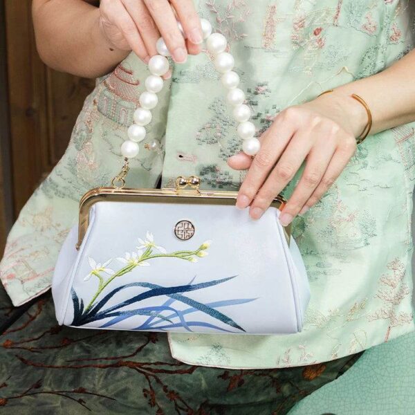 Embroidery_Leather_Pearl_Chain_Kiss_Lock_Clutch_Handbag_Orchid_-_SinoCultural-2474457 Embroidery_Leather_Pearl_Chain_Kiss_Lock_Clutch_Handbag_Orchid_-_SinoCultural-2474457
