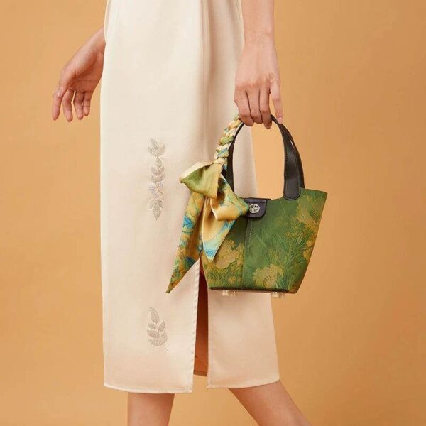 香り_雲_シルク_ダークグリーン_バケツバッグ_-_中文-2478614 Fragrant_Cloud_Silk_Dark_Green_Bucket_Bag_-_SinoCultural-2478614