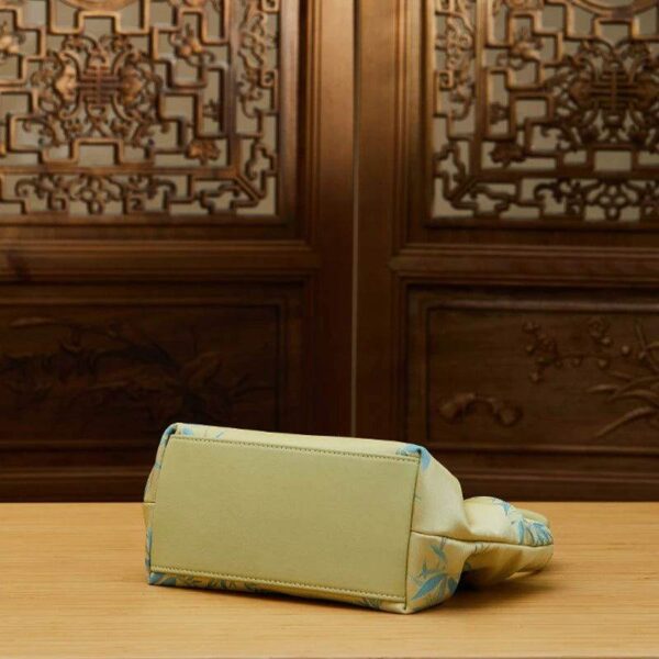 Jacquard_Mulberry_Silk_Fresh_Crossbody_Handbag_-_SinoCultural-2480916 Jacquard_Mulberry_Silk_Fresh_Crossbody_Handbag_-_SinoCultural-2480916